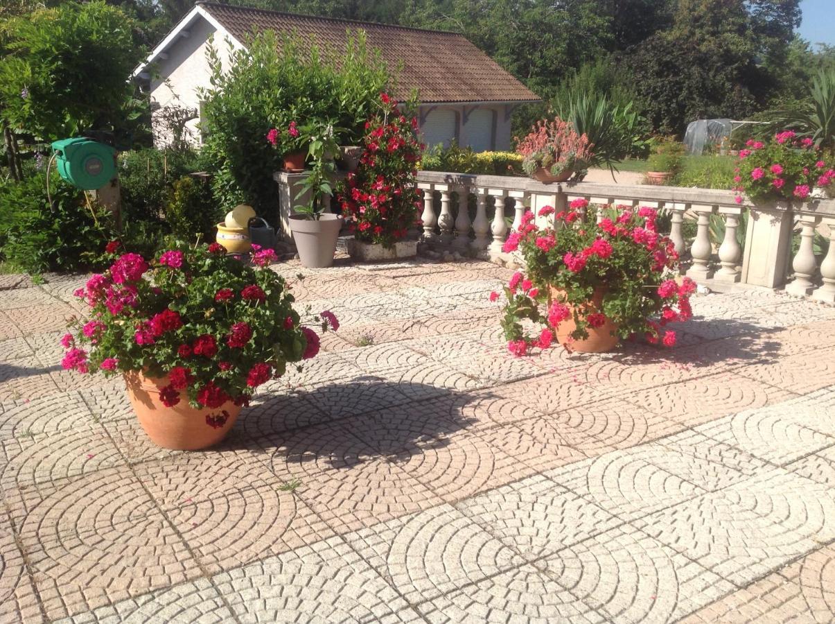 Domaine De La Provencale Bed and Breakfast Saint-Didier-de-la-Tour Eksteriør billede