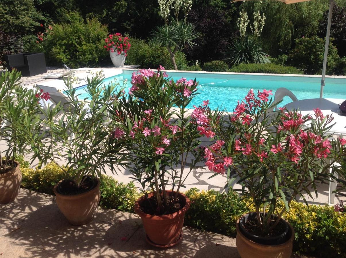 Domaine De La Provencale Bed and Breakfast Saint-Didier-de-la-Tour Eksteriør billede