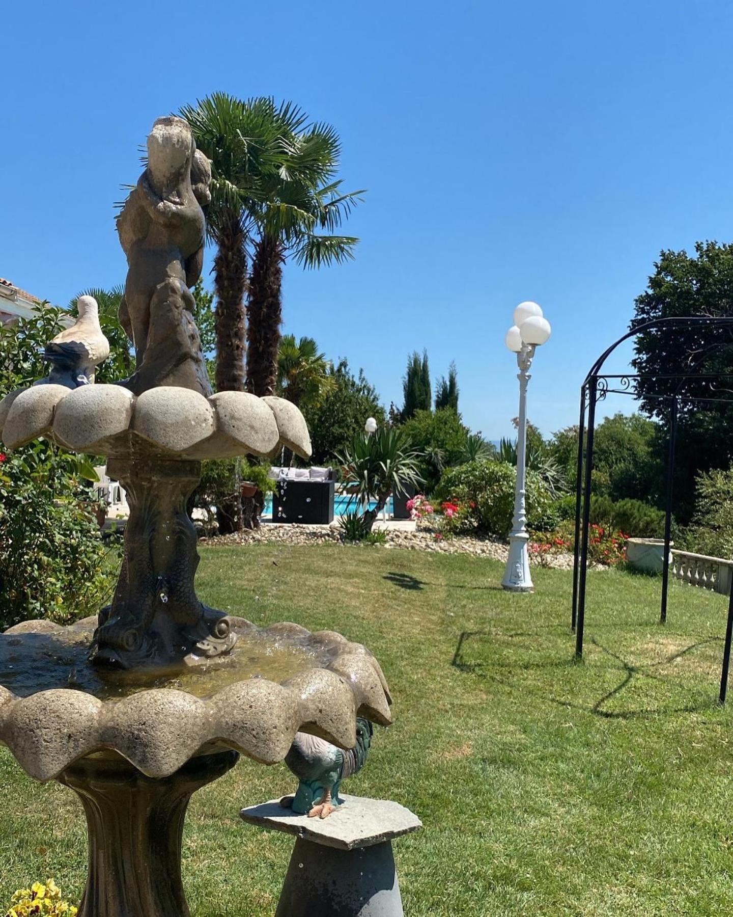 Domaine De La Provencale Bed and Breakfast Saint-Didier-de-la-Tour Eksteriør billede